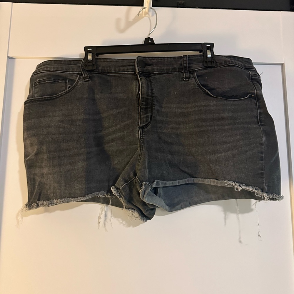 Universal Thread shorts